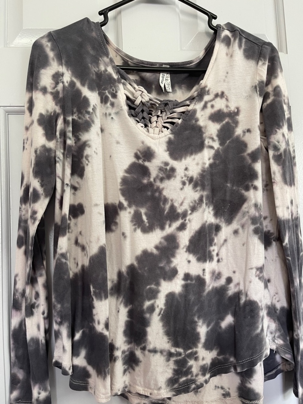 Mudd Black and Cream Tie-Dye Long Sleeve Top with Braided V-Neck - Picture 3 of 4